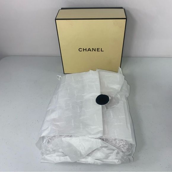 CHANEL designer box w/Chanel tissue paper and seal (box and tissue paper only) - Picture 7 of 12